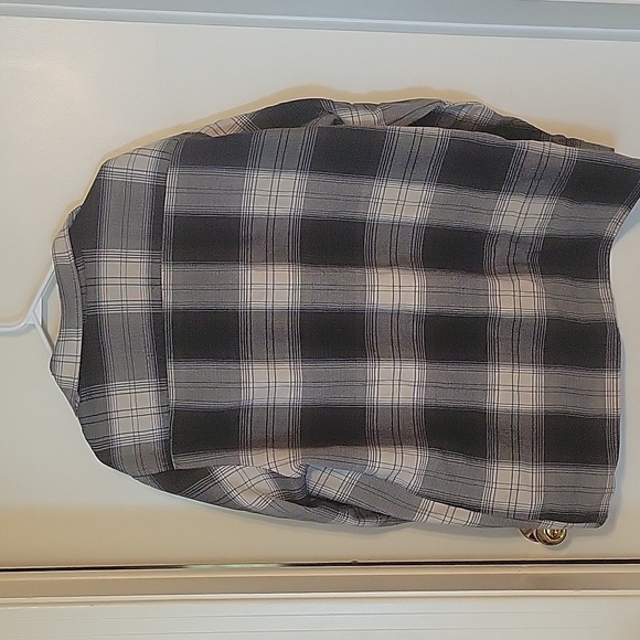 Bill Blass Signature plaid button up - Picture 3 of 3